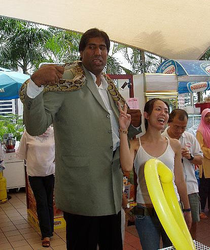 Muhammad Riaz - The tallest man of Pakistan