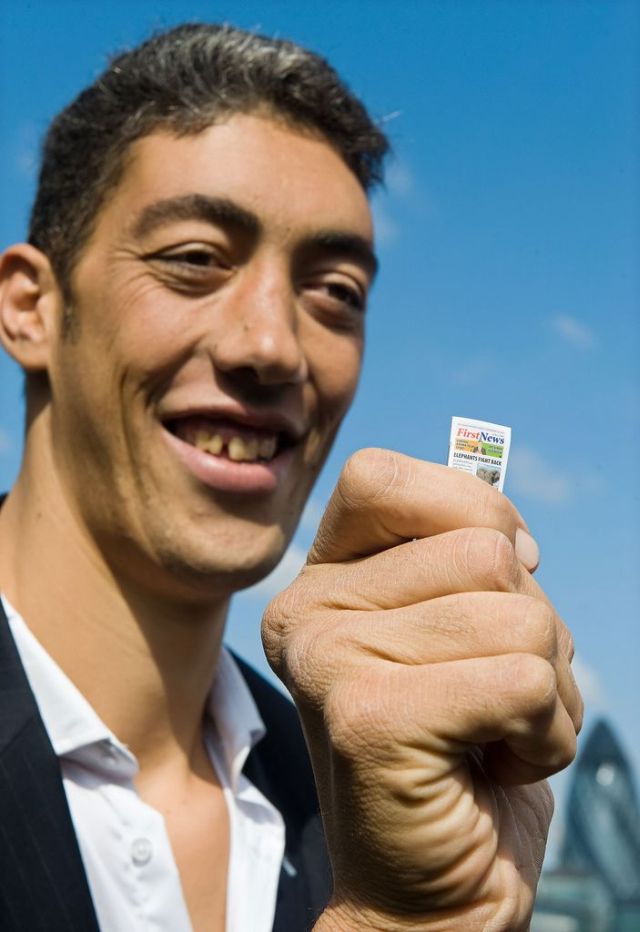 Sultan Kösen - The tallest man in the guinness world 2010 2011 2012